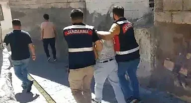 Kesinleşmiş hapis cezası olan cezaevi firarisi Karaköprü'de yakalandı