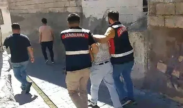 Kesinleşmiş hapis cezası olan cezaevi firarisi Karaköprü'de yakalandı