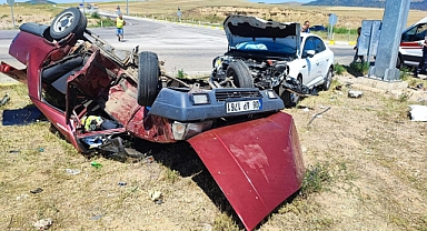 Kırıkkale'de iki otomobil çarpıştı: 6 yaralı