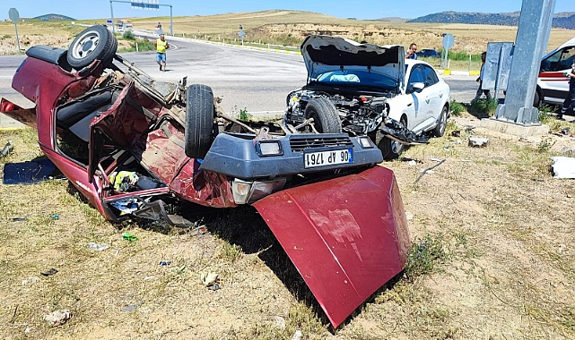 Kırıkkale'de iki otomobil çarpıştı: 6 yaralı