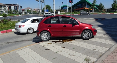 Kontrolden çıkan araç refüje çarptı: 2 yaralı