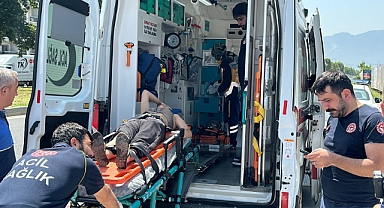 Kontrolden çıkan motosiklet yol kenarındaki mermere çarptı: 2 yaralı