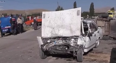 Konya'da otomobil ile kamyonet çarpıştı: 1 ölü, 1 yaralı