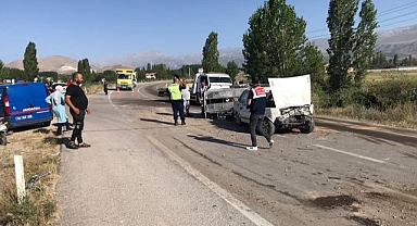 Konya'da otomobil ile kamyonet çarpıştı: 1 ölü