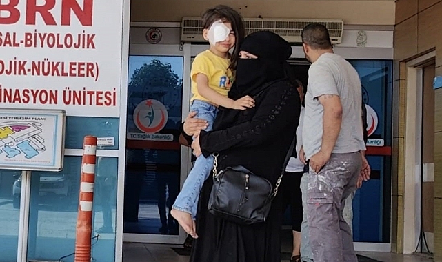 Koşarken gözüne bıçak saplandı