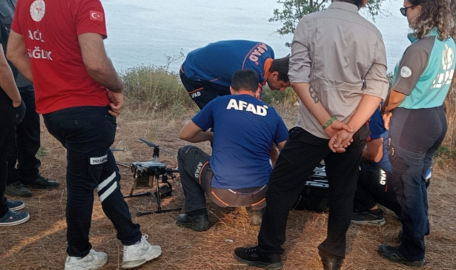 Manzara keyfi pahalıya mal oldu: Aracı uçurumdan aşağı yuvarlandı