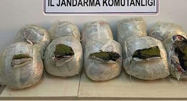 Menfez altına gizlenmiş 59 kilo esrar ele geçirildi