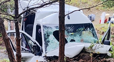 Minibüs şarampole uçtu: 4 ölü, 10 yaralı