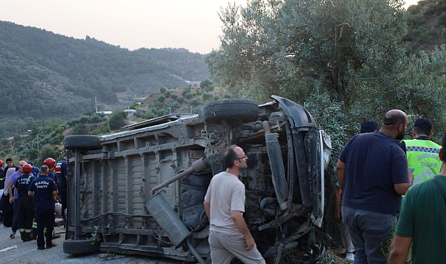 Öğrencileri taşıyan minibüs şarampole devrildi: 20 yaralı