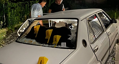 Önünü kestikleri otomobile kurşun yağdırdılar