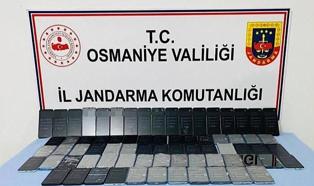 Osmaniye'de jandarma 450 bin lira değerinde kaçak telefon ele geçirdi