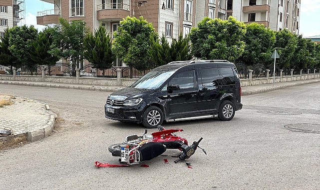 Otomobil ile motosiklet çarpıştı: 1 yaralı