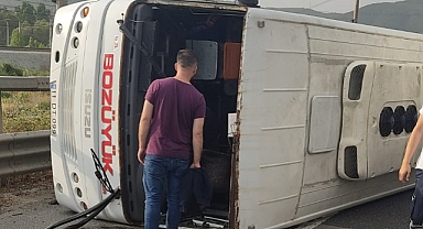 Otomobil işçi servisine çarptı: 11 yaralı