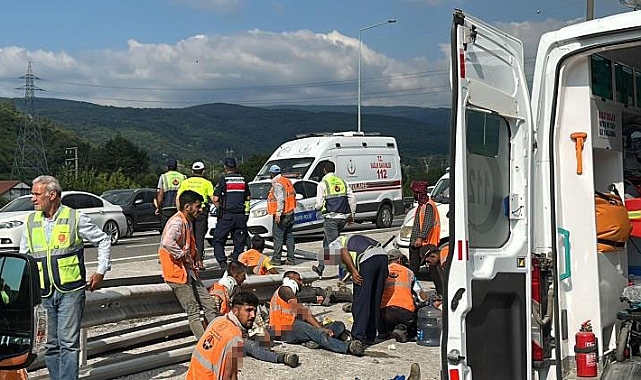 Otomobil, Karayolları işçilerini taşıyan kamyonete çarptı: 15 yaralı