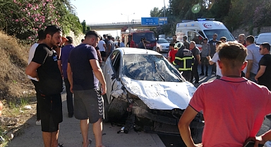 Otomobil motosiklete çarptı: 1 ölü, 2 yaralı