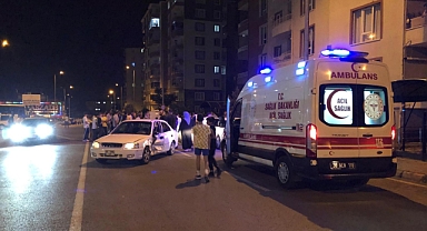 Otomobil park halindeki 2 otomobile çarptı: 2 yaralı