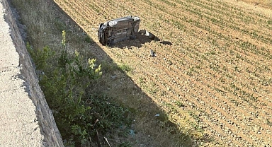 Otomobil tarlaya uçtu: 1 yaralı