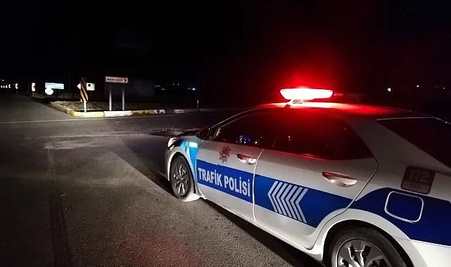 Otomobil tıra çarptı: 5 yaralı