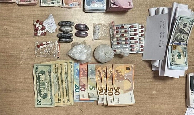 Oyuncak ayıdan para ve uyuşturucu çıktı