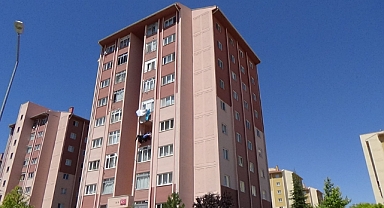 Pencere silerken 8. kattan düşen kadın hayatını kaybetti