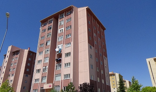 Pencere silerken 8. kattan düşen kadın hayatını kaybetti
