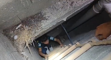 Şanlıurfa'da havalandırma boşluğuna düşen çocuk kurtarıldı