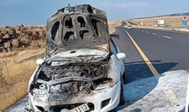 Şanlıurfa'da otomobil bir anda alev aldı