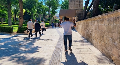 Şanlıurfalı bir vatandaş güneşten işte böyle korundu