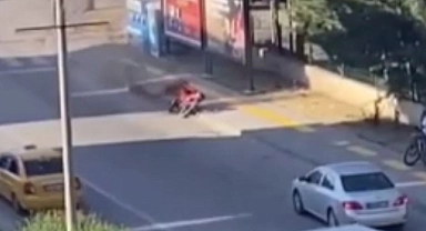 Seyir halindeki motosiklet alev alev yandı