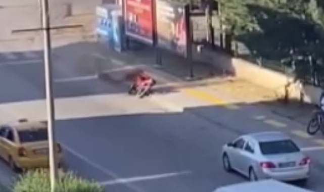 Seyir halindeki motosiklet alev alev yandı