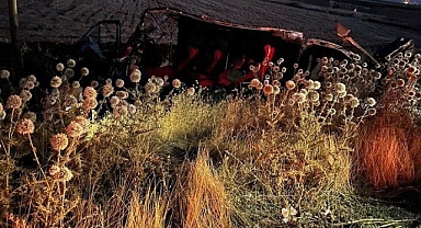 Siverek'te tıra çarpan minibüsün sürücüsü hayatını kaybetti