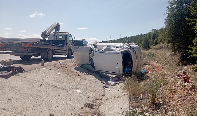 Su tahliye kanalı girişine çarpan otomobil takla attı: 1 ölü, 3 yaralı