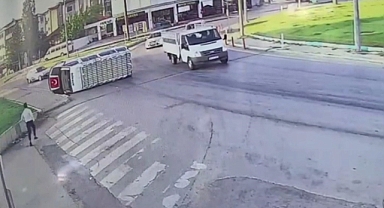 Tarım işçilerini taşıyan minibüs devrildi: 13 yaralı