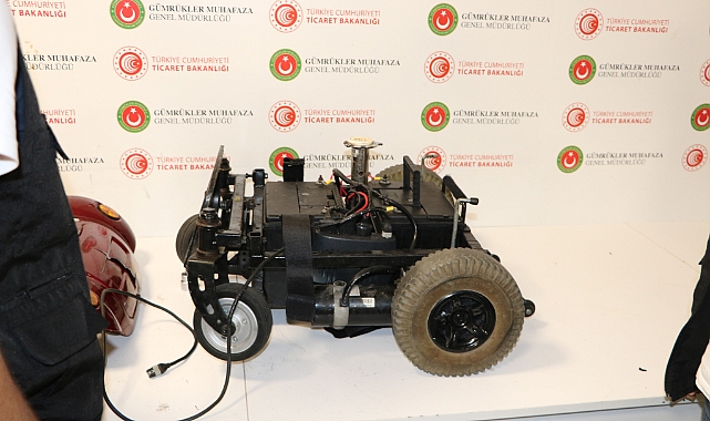 Tekerlekli sandalyenin aküsüne gizlenmiş 8 kilogram uyuşturucu yakalandı