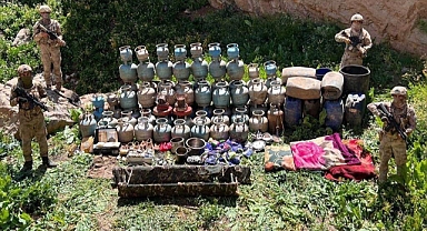 Terör operasyonu: 6 kilo amonyum nitrat ve 102 tüp ele geçirildi