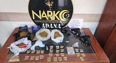 Torbacılardan 1 kilo 590 gram bonzai ele geçirildi, 2'si tutuklandı