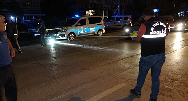 Trafikte tartıştıkları baba oğula kurşun yağdırdılar