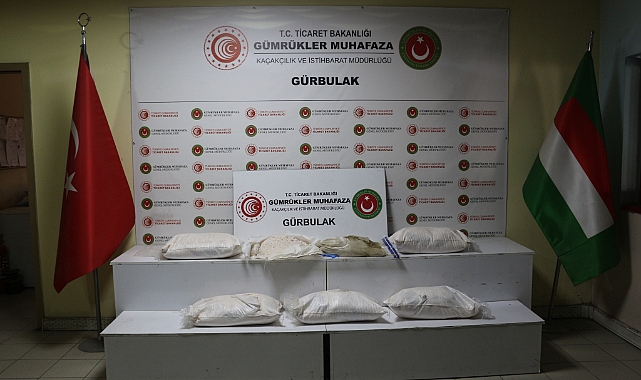 Tuz çuvalları arasında gizlenen 49 kilogram eroin ele geçirildi
