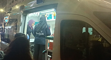 U dönüşü yapan otomobil motosiklete çarptı