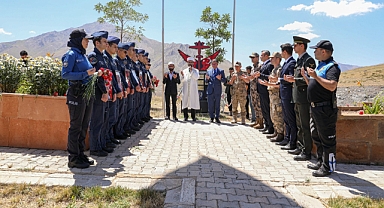Uçak kazasında şehit olan 7 emniyet mensubu dualarla anıldı