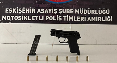 Üzerlerinde tabanca ve motosiklet ele geçirilen 3 şahıstan biri tutuklandı