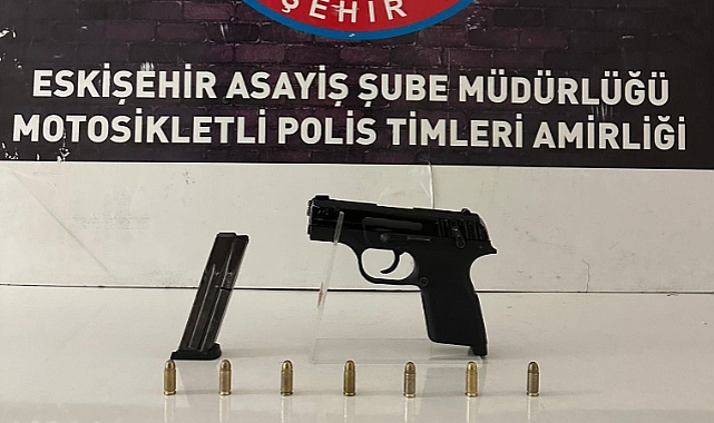Üzerlerinde tabanca ve motosiklet ele geçirilen 3 şahıstan biri tutuklandı