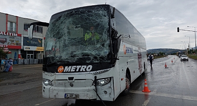 Yolcu otobüsü düğüne gidenleri taşıyan otobüse arkadan çarptı: 6 yaralı