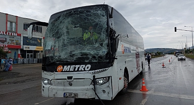 Yolcu otobüsü düğüne gidenleri taşıyan otobüse arkadan çarptı: 6 yaralı