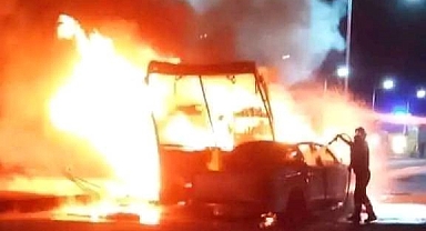 Yolcu otobüsü ile otomobil çarpıştı: 34 ölü