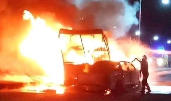 Yolcu otobüsü ile otomobil çarpıştı: 34 ölü