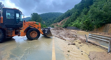 Zonguldak'ta heyelan anı kamerada