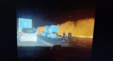 3 aracın çarpıştığı kaza sonrası patlama: 1'i ağır 2 yaralı