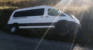 Bingöl’de minibüs devrildi: 12 yaralı