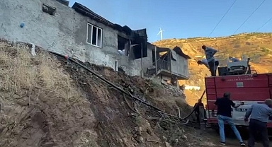 Çıkan yangın evi küle çevirdi